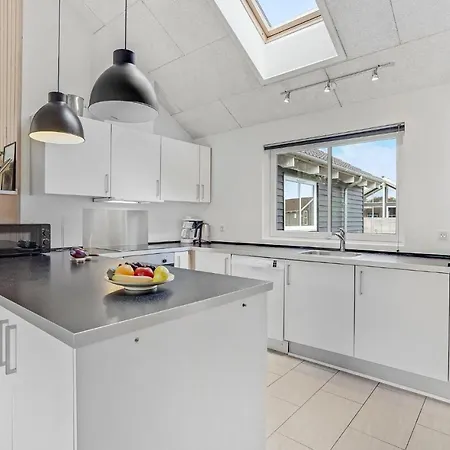 7 Bedroom Cozy In Sydals Horuphav