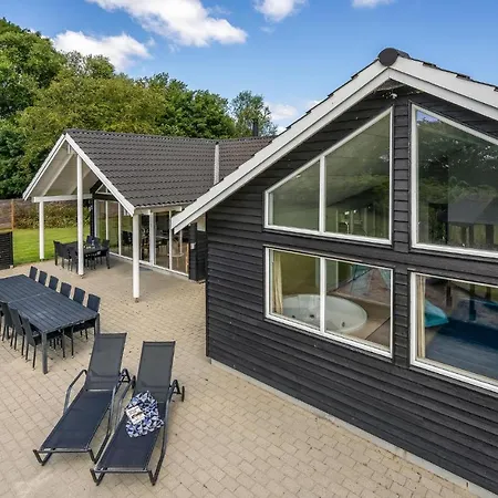 7 Bedroom Cozy In Sydals * Horuphav