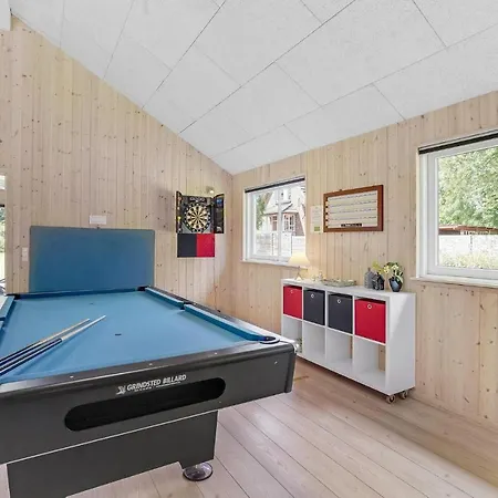 7 Bedroom Cozy In Sydals