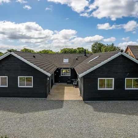 7 Bedroom Cozy In Sydals Ferienhaus *