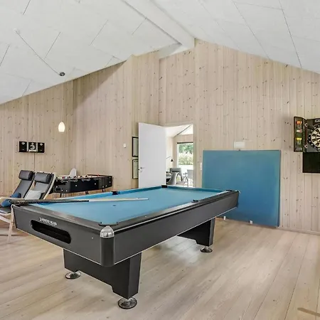7 Bedroom Cozy In Sydals * Horuphav