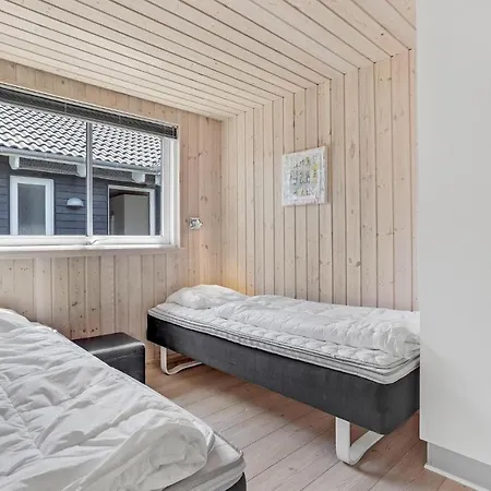 7 Bedroom Cozy In Sydals Horuphav