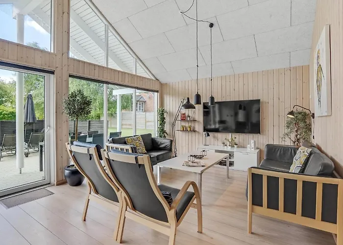 7 Bedroom Cozy In Sydals Høruphav