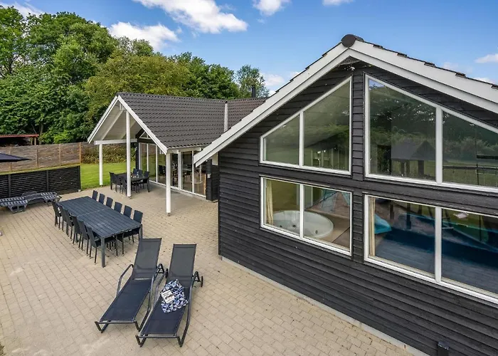 7 Bedroom Cozy In Sydals * Høruphav